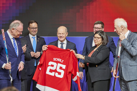 Eröffnungsrundgang auf der Hannover Messe 2025