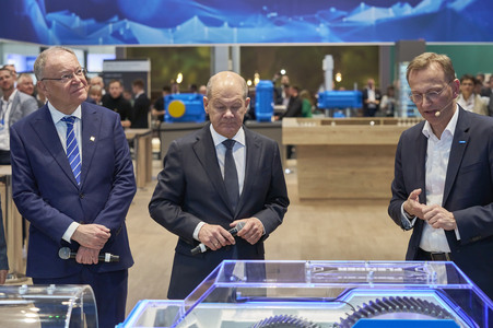 Eröffnungsrundgang auf der Hannover Messe 2025