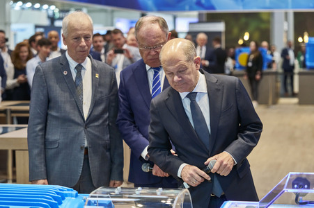 Eröffnungsrundgang auf der Hannover Messe 2025