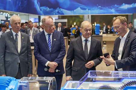 Eröffnungsrundgang auf der Hannover Messe 2025