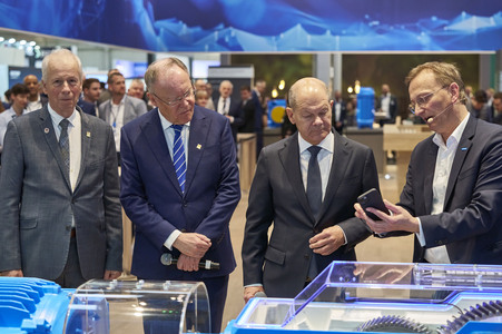 Eröffnungsrundgang auf der Hannover Messe 2025