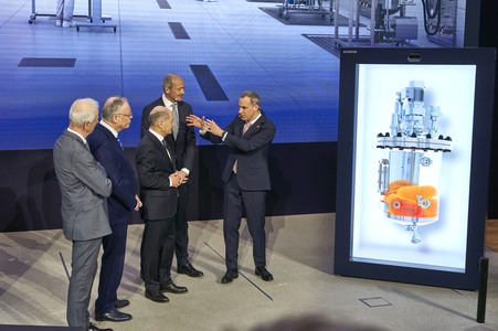 Eröffnungsrundgang auf der Hannover Messe 2025