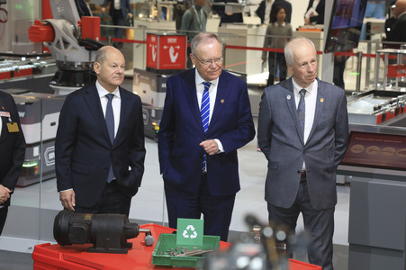 Eröffnungsrundgang auf der Hannover Messe 2025