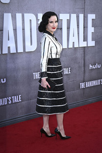 Season 6 Premiere 'The Handmaid's Tale: Der Report der Magd' in Los Angeles