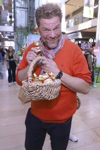 Charity Osterhasen Verkauf in Hamburg