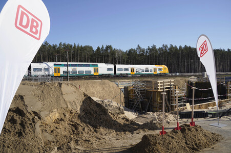 Spatenstich für den neuen Bahnhof Fangschleuse in Grünheide