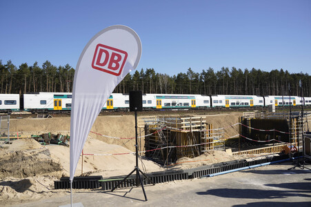 Spatenstich für den neuen Bahnhof Fangschleuse in Grünheide