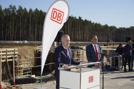 Spatenstich für den neuen Bahnhof Fangschleuse in Grünheide