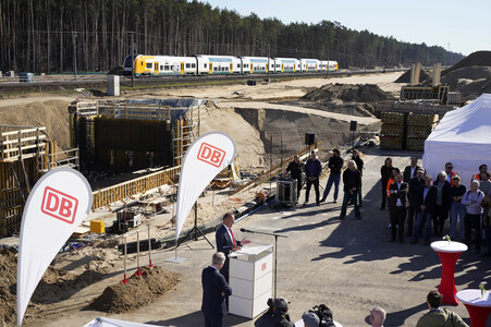 Spatenstich für den neuen Bahnhof Fangschleuse in Grünheide