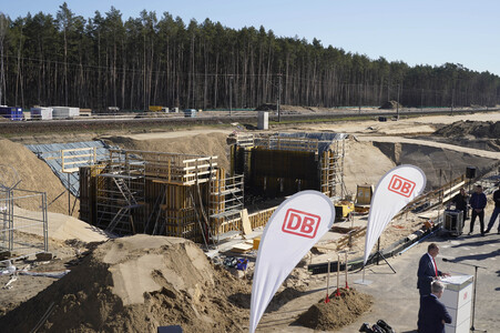 Spatenstich für den neuen Bahnhof Fangschleuse in Grünheide