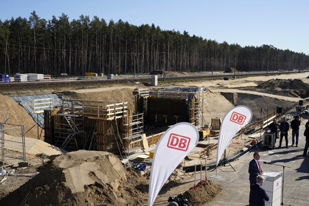 Spatenstich für den neuen Bahnhof Fangschleuse in Grünheide