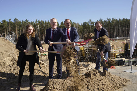 Spatenstich für den neuen Bahnhof Fangschleuse in Grünheide