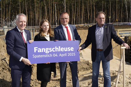 Spatenstich für den neuen Bahnhof Fangschleuse in Grünheide