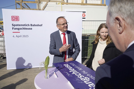Spatenstich für den neuen Bahnhof Fangschleuse in Grünheide