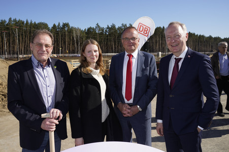 Spatenstich für den neuen Bahnhof Fangschleuse in Grünheide