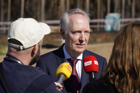 Spatenstich für den neuen Bahnhof Fangschleuse in Grünheide