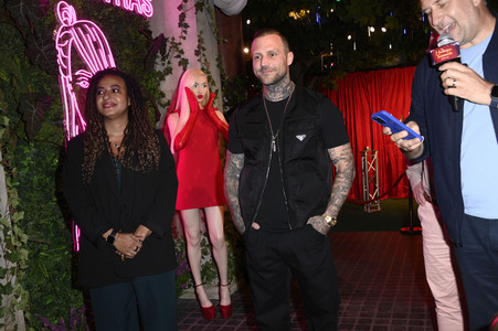 Kontra K bei der Enthüllung seiner Wachsfigur und der Eröffnung des neuen Themenbereichs 'Berlin Vibes' im Madame Tussauds in Berlin