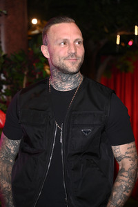 Kontra K bei der Enthüllung seiner Wachsfigur und der Eröffnung des neuen Themenbereichs 'Berlin Vibes' im Madame Tussauds in Berlin