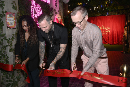 Kontra K bei der Enthüllung seiner Wachsfigur und der Eröffnung des neuen Themenbereichs 'Berlin Vibes' im Madame Tussauds in Berlin