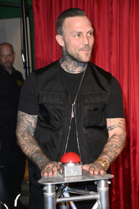 Kontra K bei der Enthüllung seiner Wachsfigur und der Eröffnung des neuen Themenbereichs 'Berlin Vibes' im Madame Tussauds in Berlin