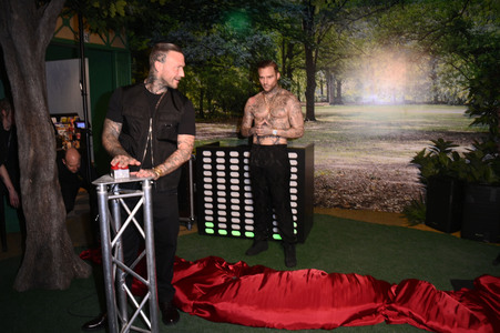 Kontra K bei der Enthüllung seiner Wachsfigur und der Eröffnung des neuen Themenbereichs 'Berlin Vibes' im Madame Tussauds in Berlin