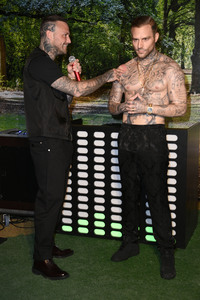 Kontra K bei der Enthüllung seiner Wachsfigur und der Eröffnung des neuen Themenbereichs 'Berlin Vibes' im Madame Tussauds in Berlin