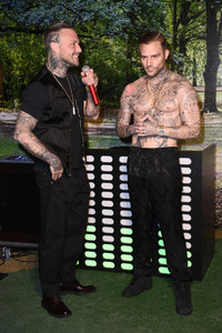 Kontra K bei der Enthüllung seiner Wachsfigur und der Eröffnung des neuen Themenbereichs 'Berlin Vibes' im Madame Tussauds in Berlin