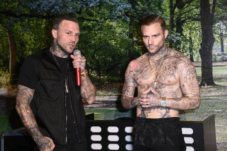 Kontra K bei der Enthüllung seiner Wachsfigur und der Eröffnung des neuen Themenbereichs 'Berlin Vibes' im Madame Tussauds in Berlin
