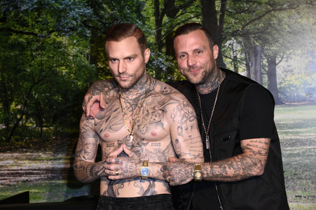 Kontra K bei der Enthüllung seiner Wachsfigur und der Eröffnung des neuen Themenbereichs 'Berlin Vibes' im Madame Tussauds in Berlin