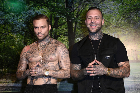 Kontra K bei der Enthüllung seiner Wachsfigur und der Eröffnung des neuen Themenbereichs 'Berlin Vibes' im Madame Tussauds in Berlin