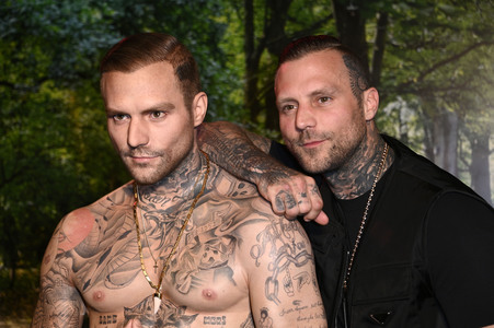 Kontra K bei der Enthüllung seiner Wachsfigur und der Eröffnung des neuen Themenbereichs 'Berlin Vibes' im Madame Tussauds in Berlin