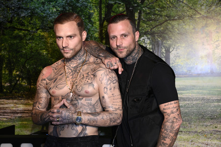 Kontra K bei der Enthüllung seiner Wachsfigur und der Eröffnung des neuen Themenbereichs 'Berlin Vibes' im Madame Tussauds in Berlin