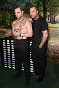 Kontra K bei der Enthüllung seiner Wachsfigur und der Eröffnung des neuen Themenbereichs 'Berlin Vibes' im Madame Tussauds in Berlin