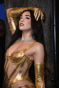 Kontra K bei der Enthüllung seiner Wachsfigur und der Eröffnung des neuen Themenbereichs 'Berlin Vibes' im Madame Tussauds in Berlin