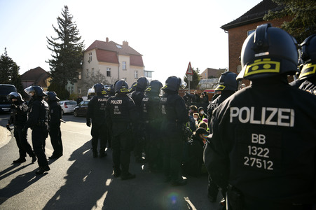 Protest gegen den Parteitag der Berliner AfD in Jüterbog