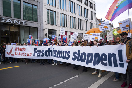 Demonstrationen gegen Trump und Musk in Berlin