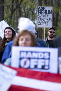 Demonstrationen gegen Trump und Musk in Berlin