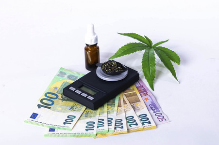 Symbolfoto 'Cannabis-Gesetz verursacht Kosten'