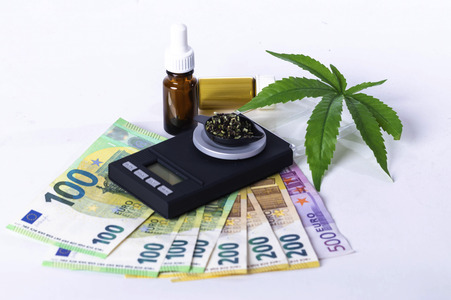 Symbolfoto 'Cannabis-Gesetz verursacht Kosten'