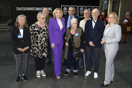 Ausstellungseröffnung 'Staatssicherheitsinhaftierung / Porträt 2023 - 2024' in Berlin