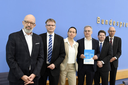 Bundespressekonferenz Gemeinschaftsdiagnose der Wirtschaftsforschungsinstitute in Berlin