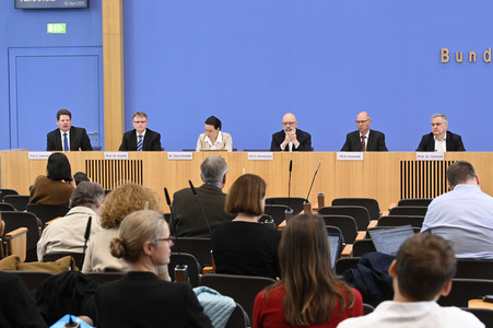 Bundespressekonferenz Gemeinschaftsdiagnose der Wirtschaftsforschungsinstitute in Berlin