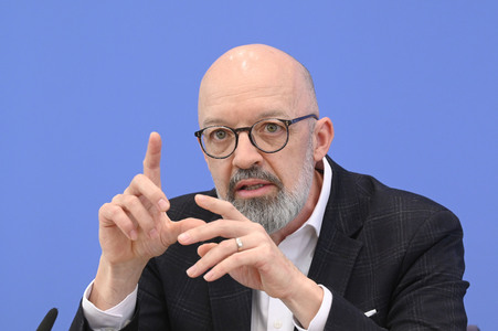 Bundespressekonferenz Gemeinschaftsdiagnose der Wirtschaftsforschungsinstitute in Berlin