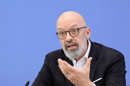 Bundespressekonferenz Gemeinschaftsdiagnose der Wirtschaftsforschungsinstitute in Berlin
