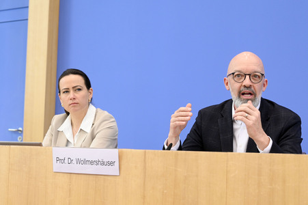 Bundespressekonferenz Gemeinschaftsdiagnose der Wirtschaftsforschungsinstitute in Berlin