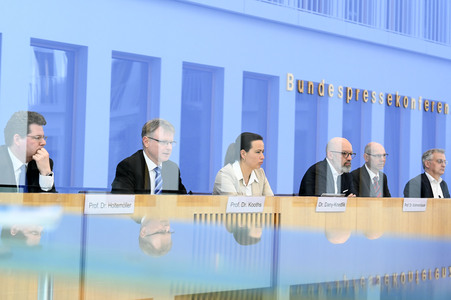 Bundespressekonferenz Gemeinschaftsdiagnose der Wirtschaftsforschungsinstitute in Berlin