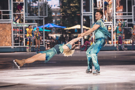 Eisrevue 'Holiday on Ice - Horizons' in Erfurt