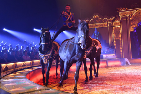 Circus Krone Premiere 'Farbenspiel - Gold Edition' in München