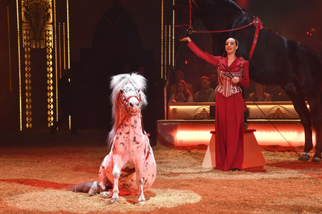 Circus Krone Premiere 'Farbenspiel - Gold Edition' in München