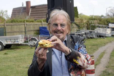 Frank Zander präsentiert 'Zander im Brötchen' in Berlin